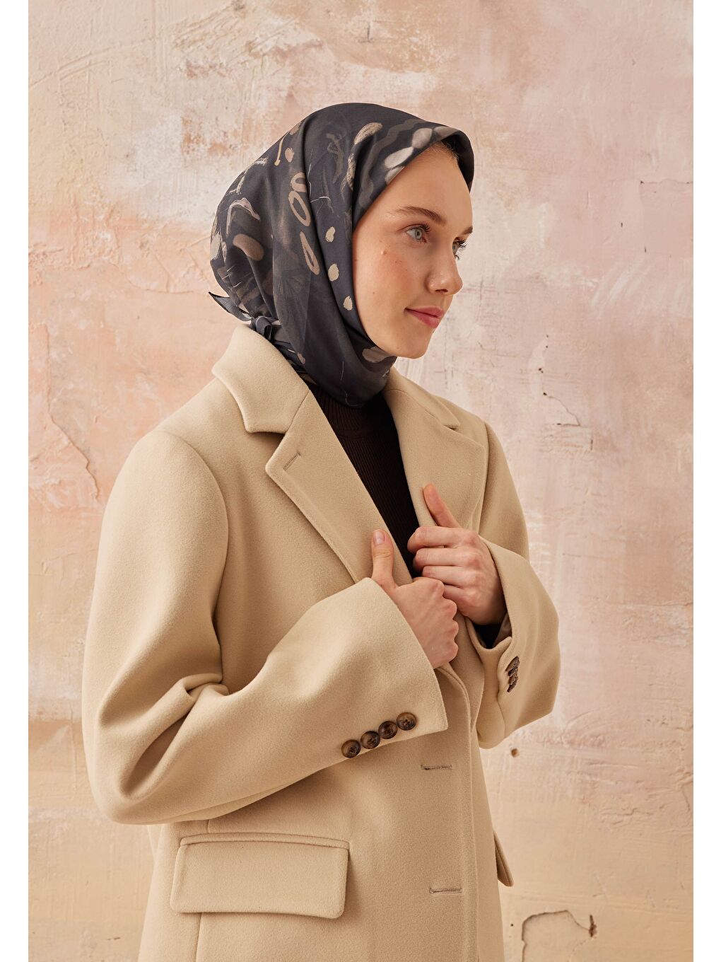 Aura Desen Pamuk İpek Eşarp Siyah-2