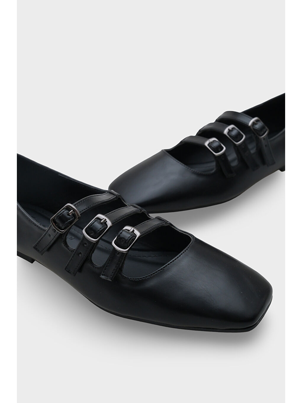 Siyah Marcelle Küt Burunlu Üç Tokalı Bantlı Kadın Babet-4