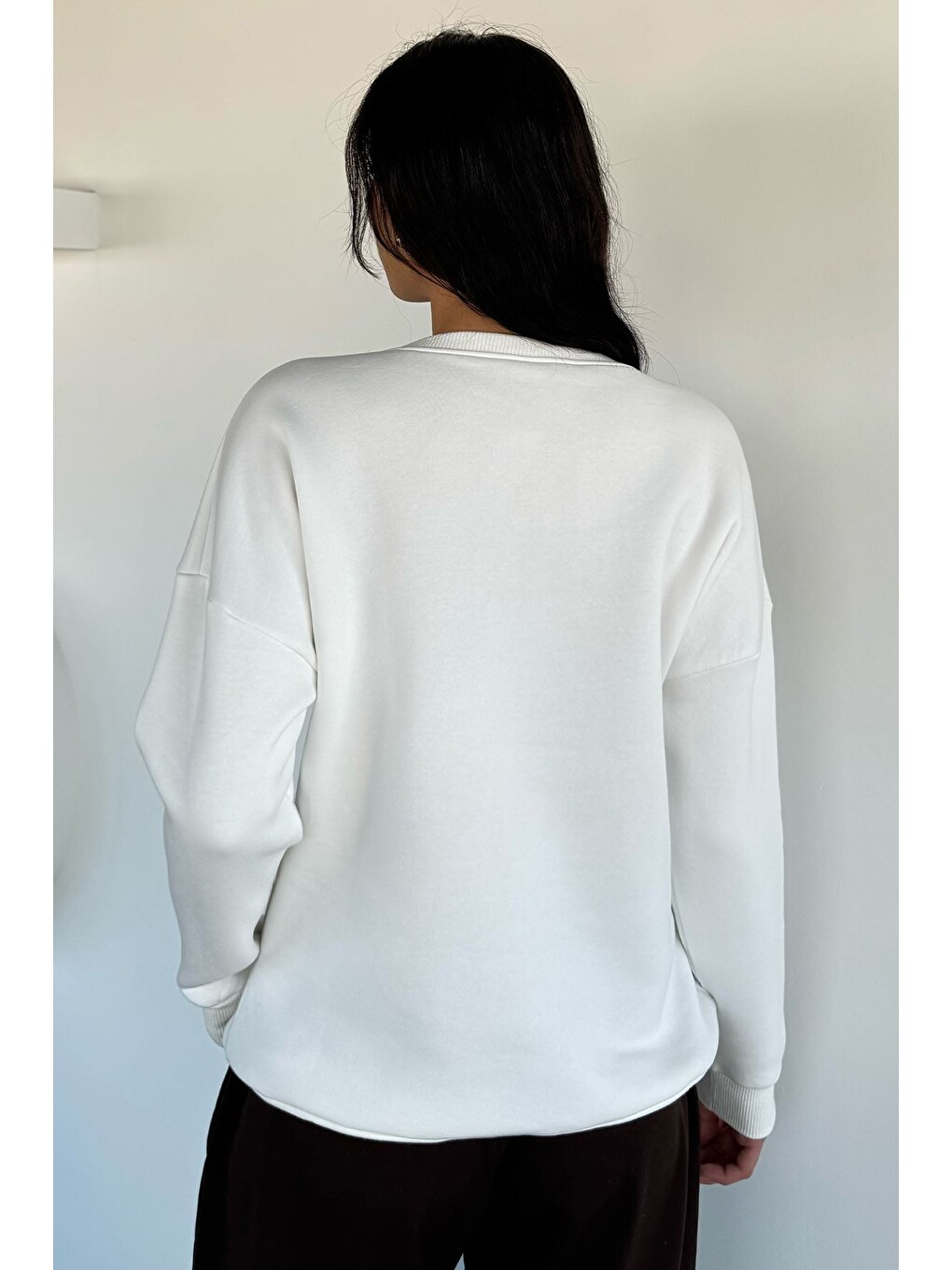 Ekru Kadın Bisiklet Yaka Taş İşlemeli Şardonlu Sweatshirt-2