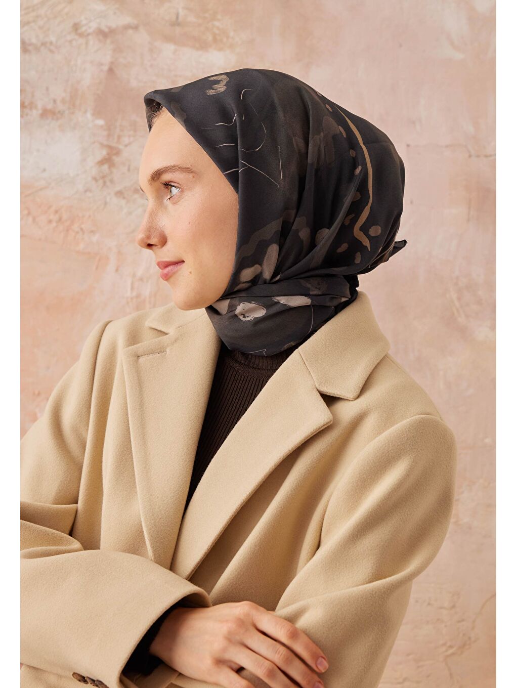 Aura Desen Pamuk İpek Eşarp Siyah-3