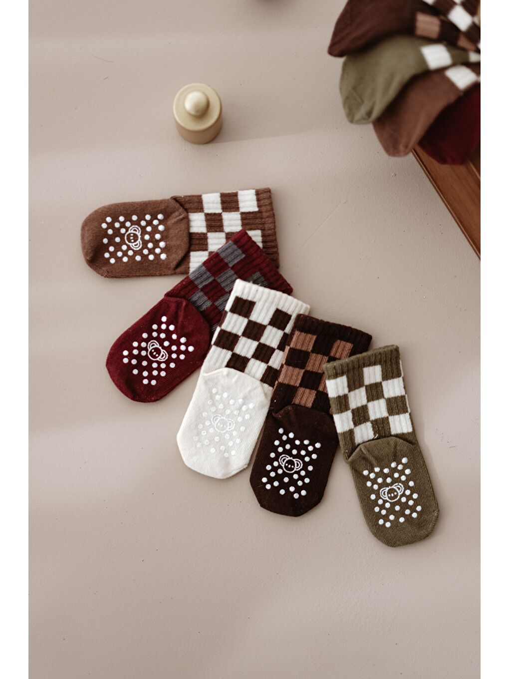 Siyah 5li Organik Pamuk Kaydırmaz Tabanlı Kareli Soket Çorap Seti-1