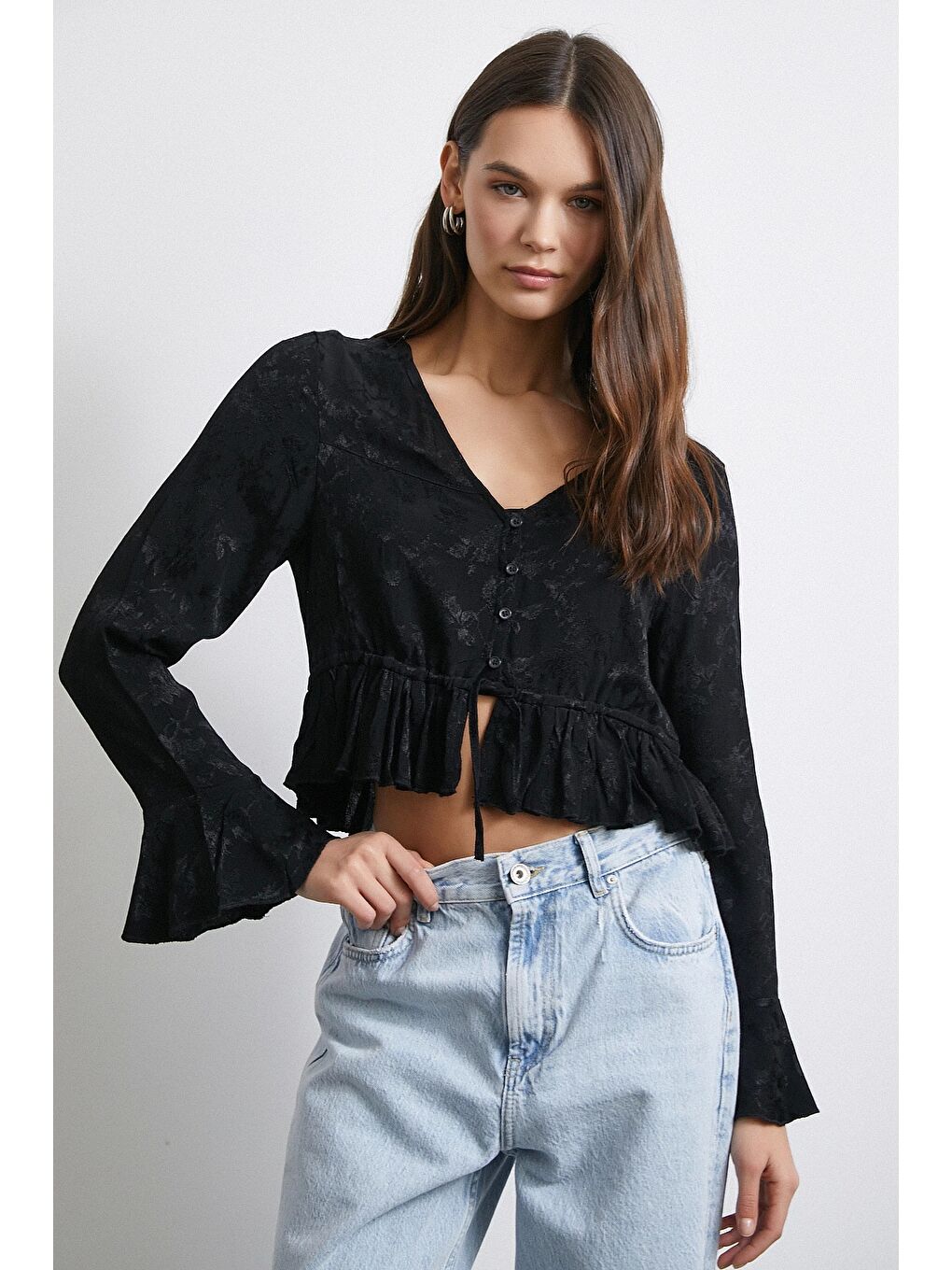 V Yaka Fırfırlı Bluz Siyah-3