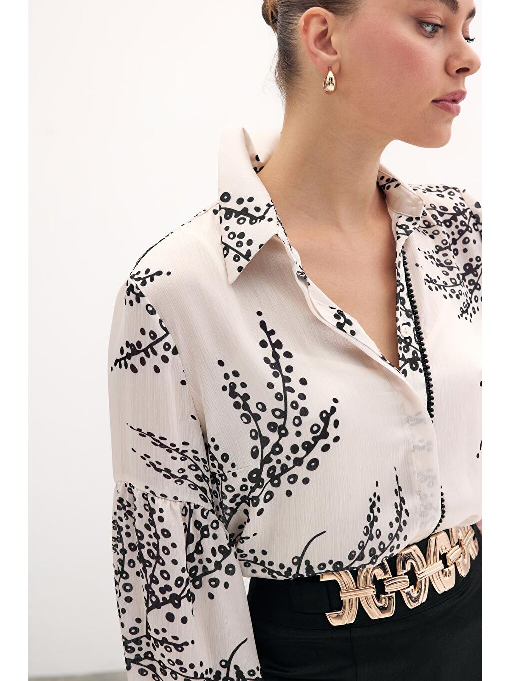 Boncuk Aksesuarlı Gömlek - Desenli Bej-3