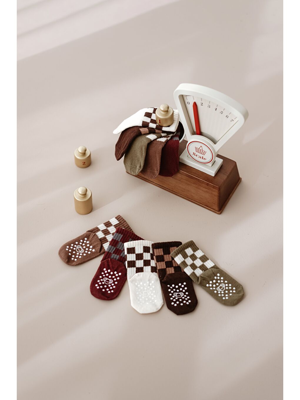 Siyah 5li Organik Pamuk Kaydırmaz Tabanlı Kareli Soket Çorap Seti-3