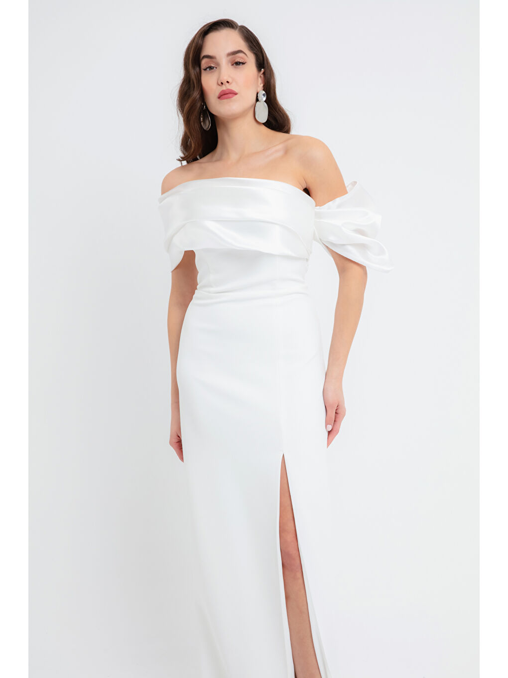 Kadın Beyaz Yaka Detaylı Yırtmaçlı Uzun Abiye Elbise-1