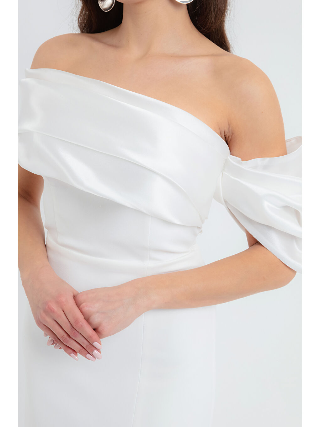 Kadın Beyaz Yaka Detaylı Yırtmaçlı Uzun Abiye Elbise-3