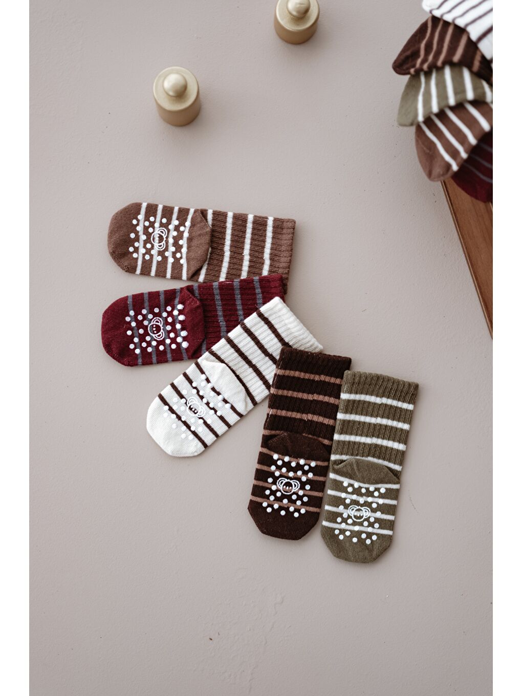 Bej 5li Organik Pamuk Kaydırmaz Tabanlı Çizgili Soket Çorap Seti-1