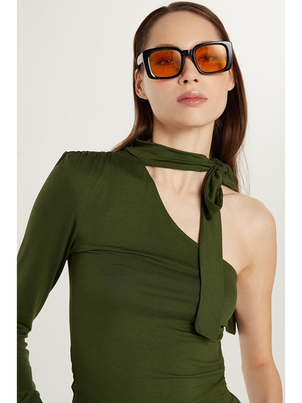 Kadın Standart Fit Fitilli Tek Kol Asimetrik Yaka Yeşil Bluz