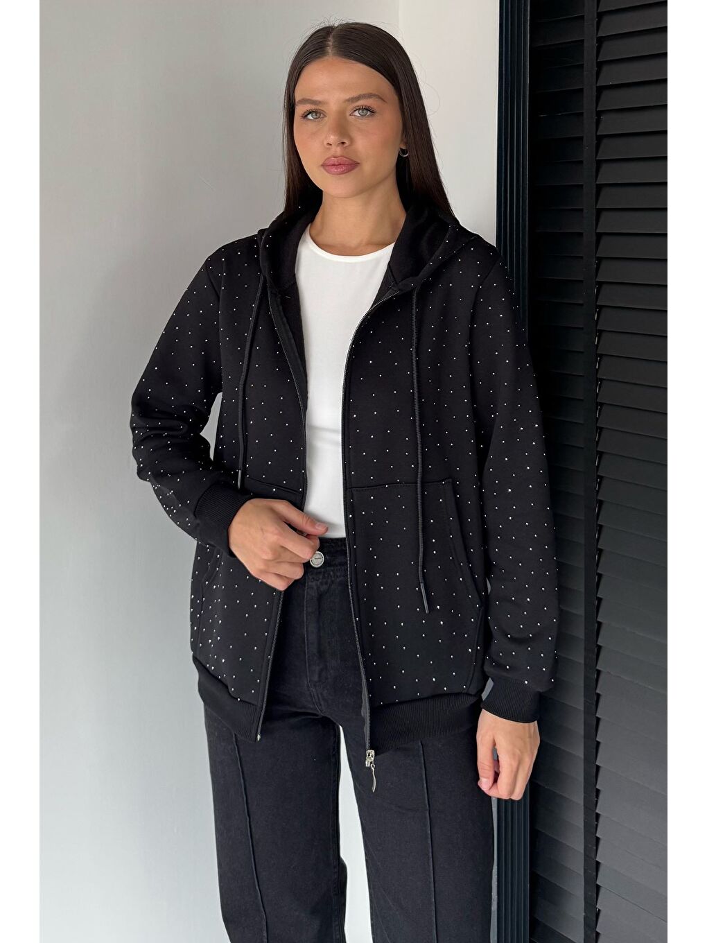Siyah Kadın Taş İşlemeli Kapüşonlu Şardonlu Ön Fermuarlı Sweatshirt-1