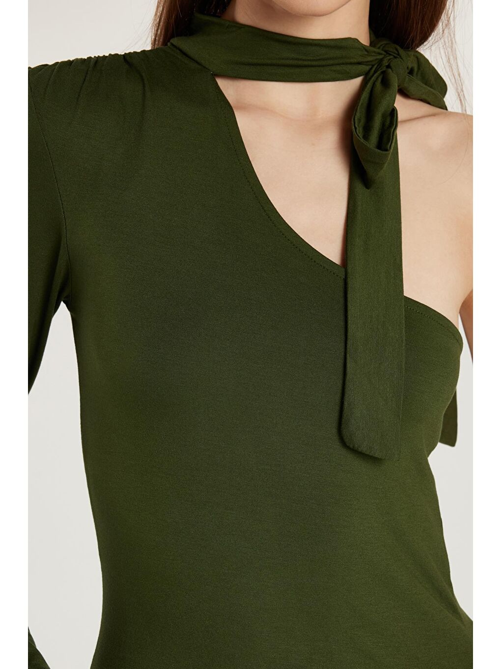 Kadın Standart Fit Fitilli Tek Kol Asimetrik Yaka Yeşil Bluz-1