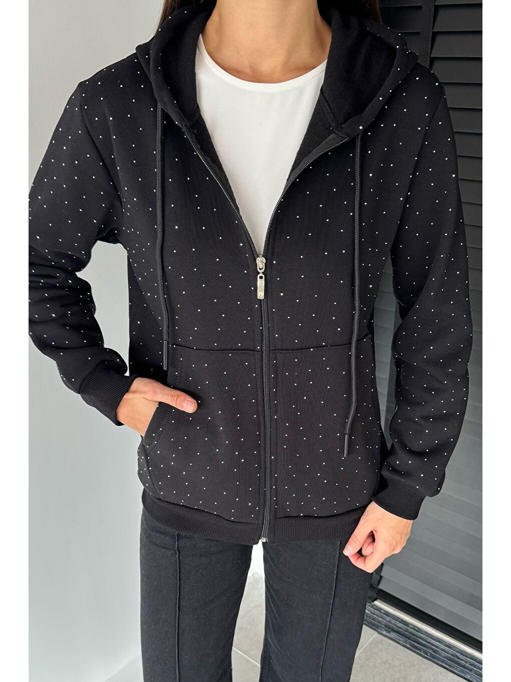 Siyah Kadın Taş İşlemeli Kapüşonlu Şardonlu Ön Fermuarlı Sweatshirt-2