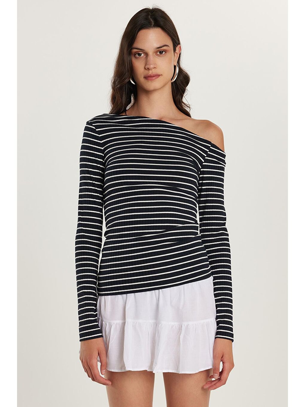 Karışık Kadın Standart Fit Çizgili Asimetrik Yaka Bluz-3