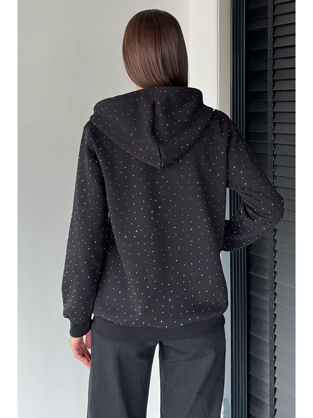 Siyah Kadın Taş İşlemeli Kapüşonlu Şardonlu Ön Fermuarlı Sweatshirt-3
