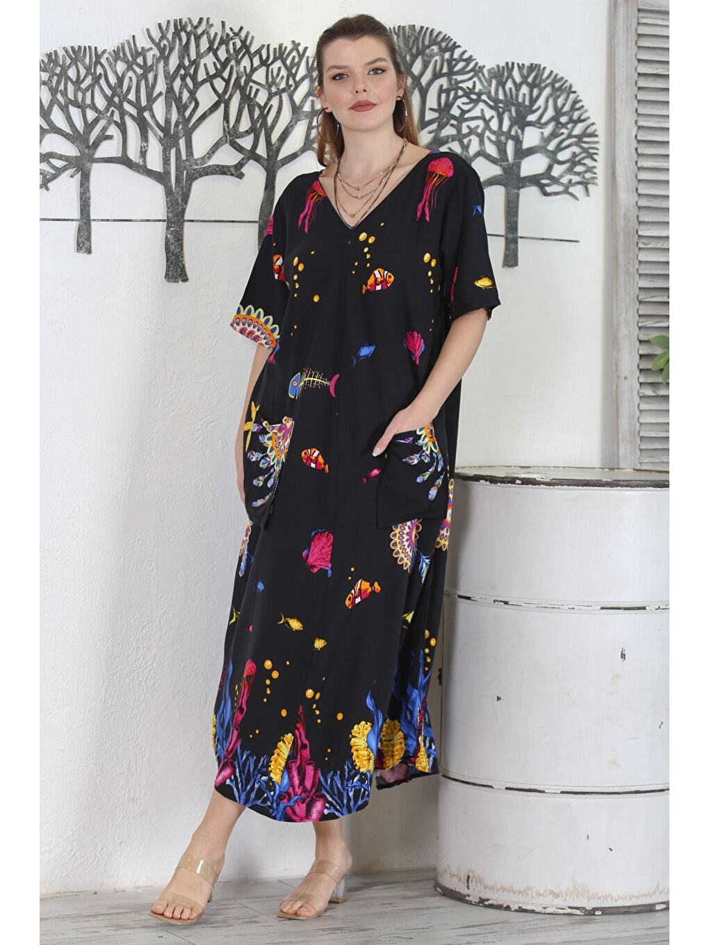 Siyah V Yaka Kısa Kol Çift Cepli Allover Baskılı Casual Dokuma Elbise-2