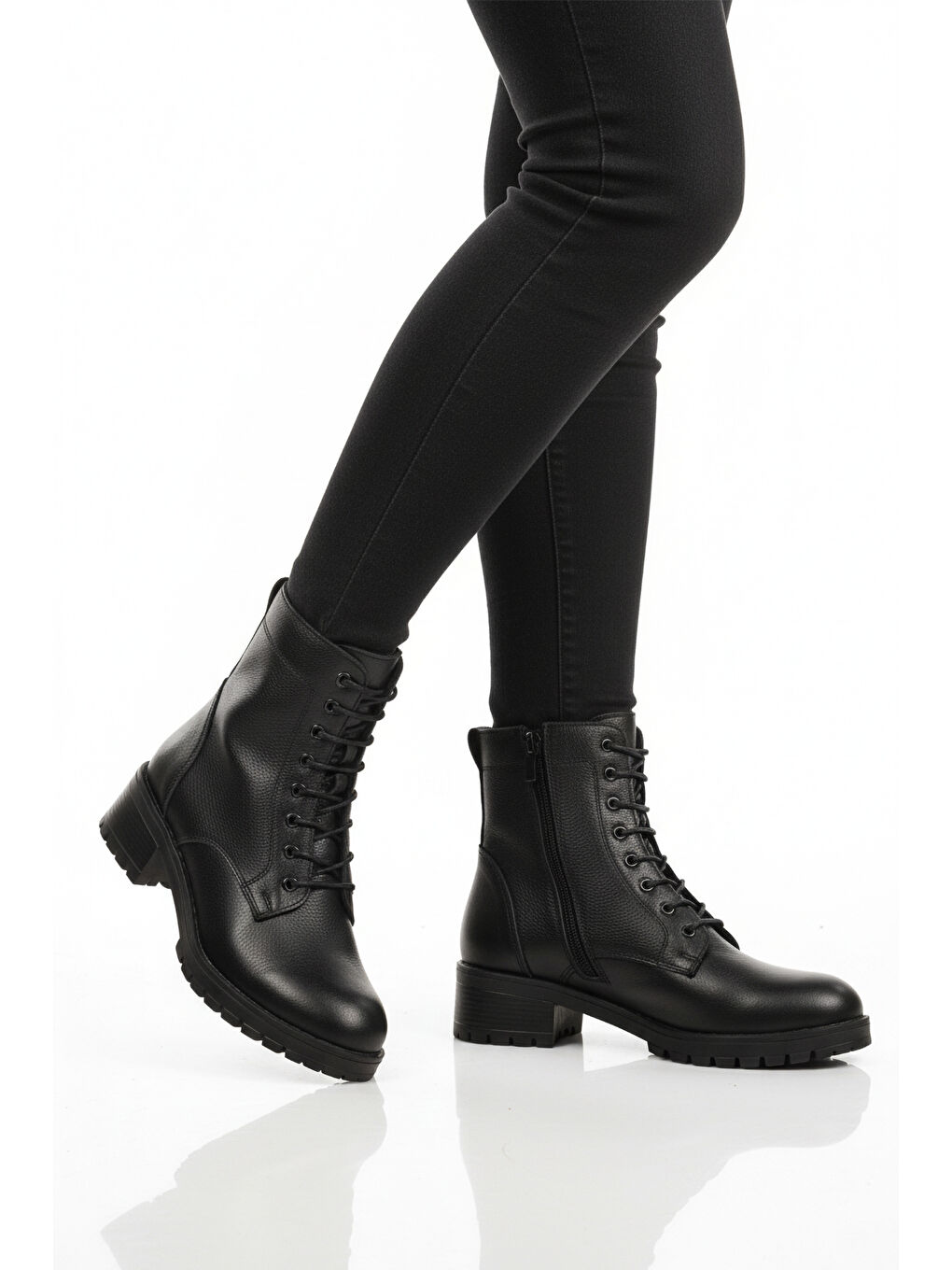 Siyah Hakiki Deri Bağcıklı Kadın Bot 2680-1 Z