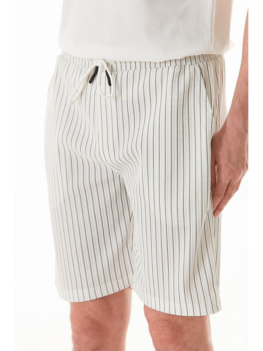 Ekru Fitilli Beli Lastikli Şort-4