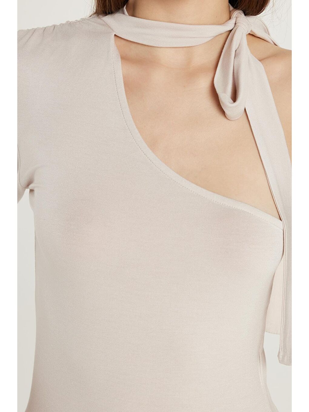 Bej Kadın Standart Fit Fitilli Tek Kol Asimetrik Yaka Taş Renk Bluz-1