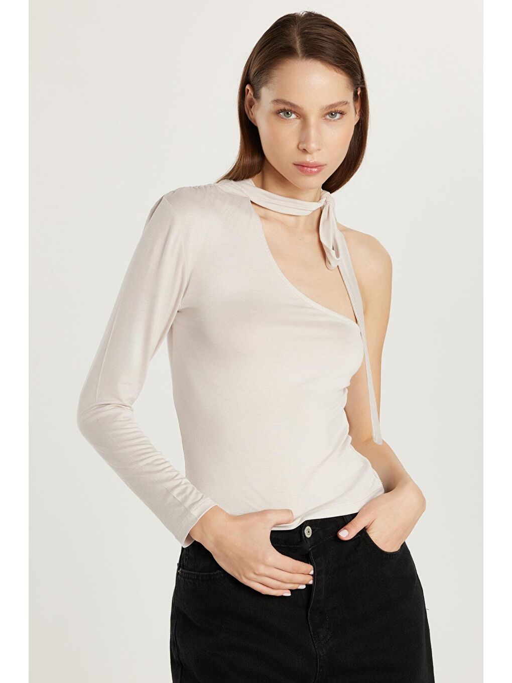 Bej Kadın Standart Fit Fitilli Tek Kol Asimetrik Yaka Taş Renk Bluz-2