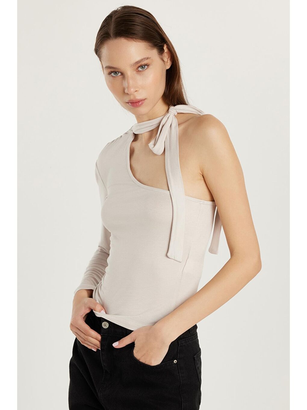 Bej Kadın Standart Fit Fitilli Tek Kol Asimetrik Yaka Taş Renk Bluz-3