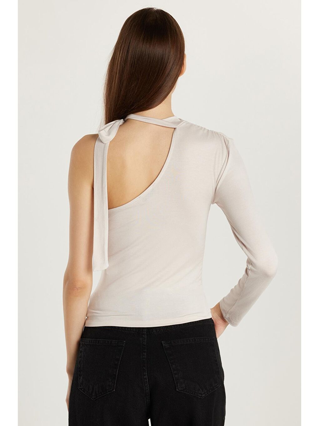 Bej Kadın Standart Fit Fitilli Tek Kol Asimetrik Yaka Taş Renk Bluz-4