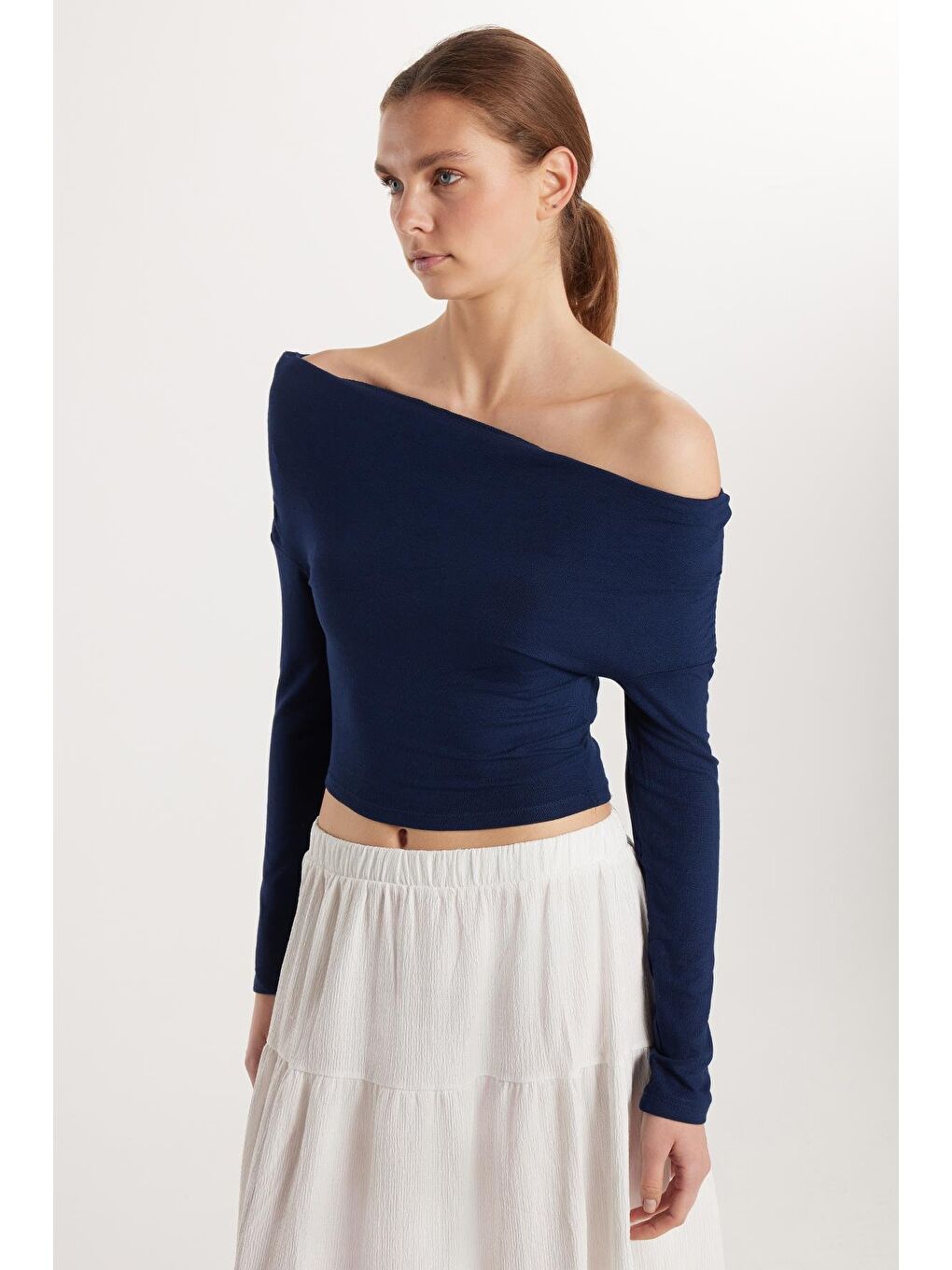 Kadın Slim Fit Dar Kesim Kayık Yaka Viskon Lacivert Bluz-1