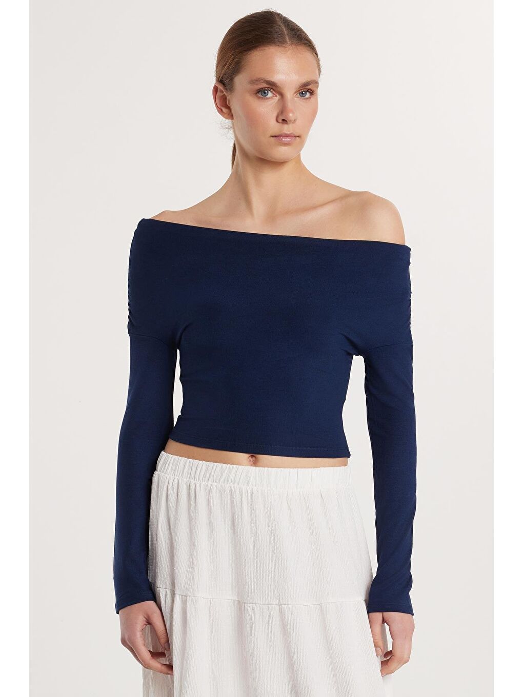 Kadın Slim Fit Dar Kesim Kayık Yaka Viskon Lacivert Bluz-3