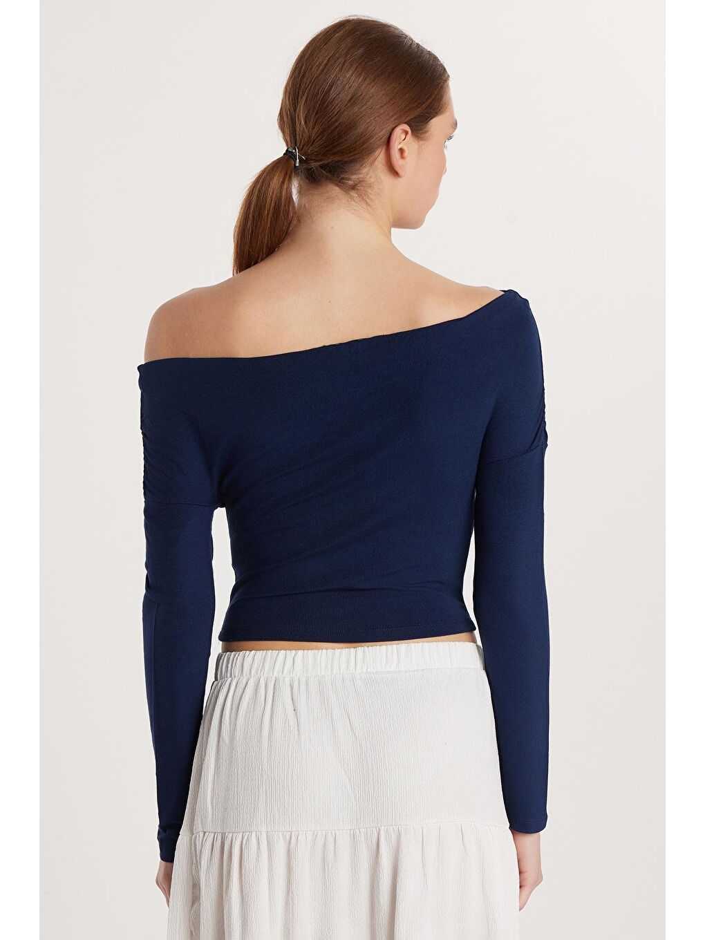 Kadın Slim Fit Dar Kesim Kayık Yaka Viskon Lacivert Bluz-4