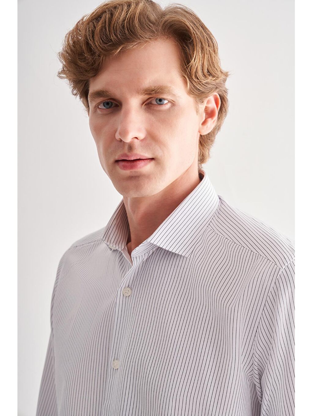 Beyaz Yarım İtalyan Yaka Uzun Kol Cepsiz Slimfit Fit Classic Gömlek 1004255162-3