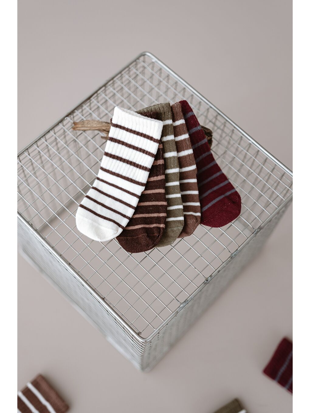 Bej 5li Organik Pamuk Kaydırmaz Tabanlı Çizgili Soket Çorap Seti-4