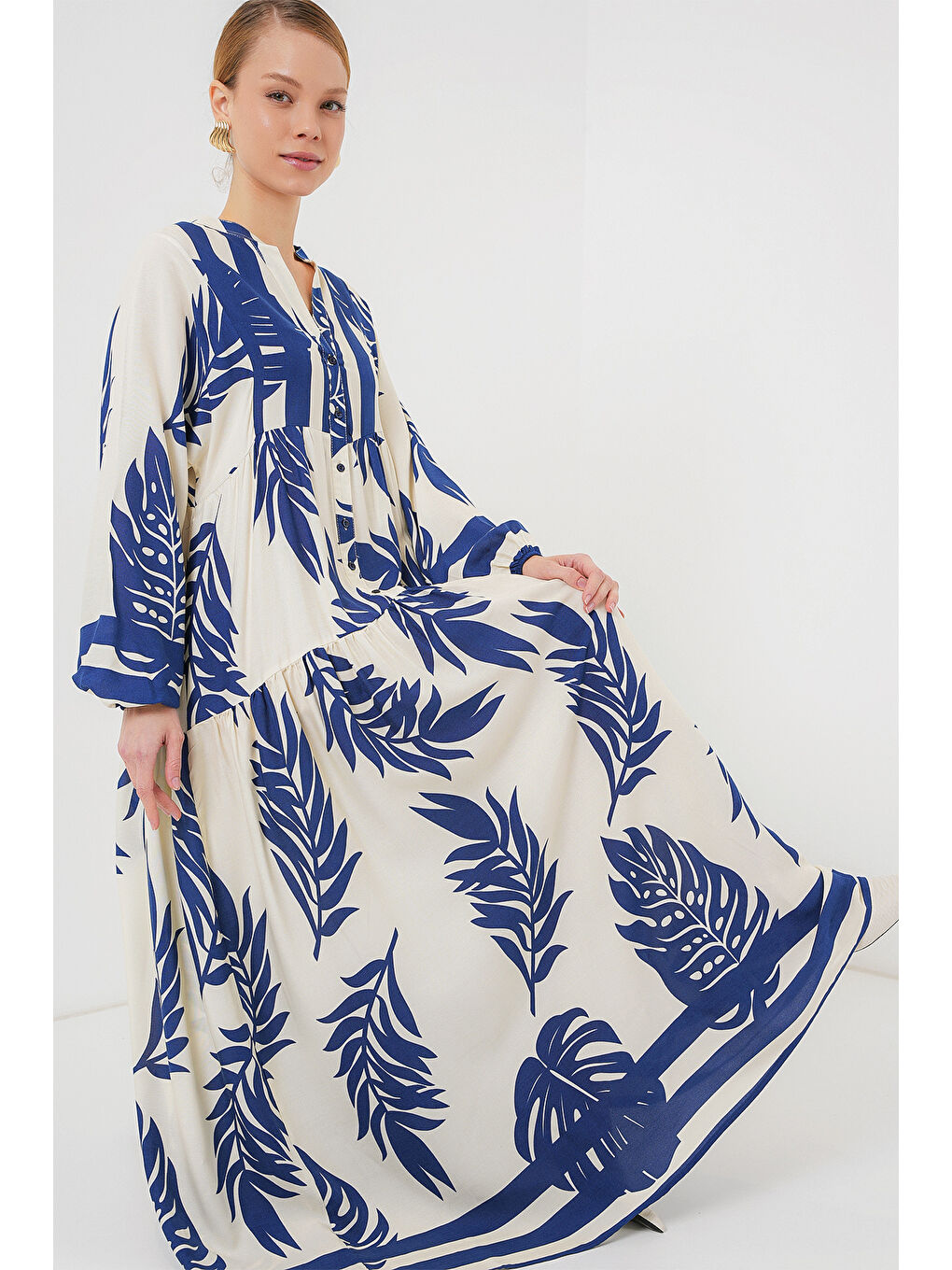 2423 Otantik Desenli Tesettür Elbise - Lacivert 0