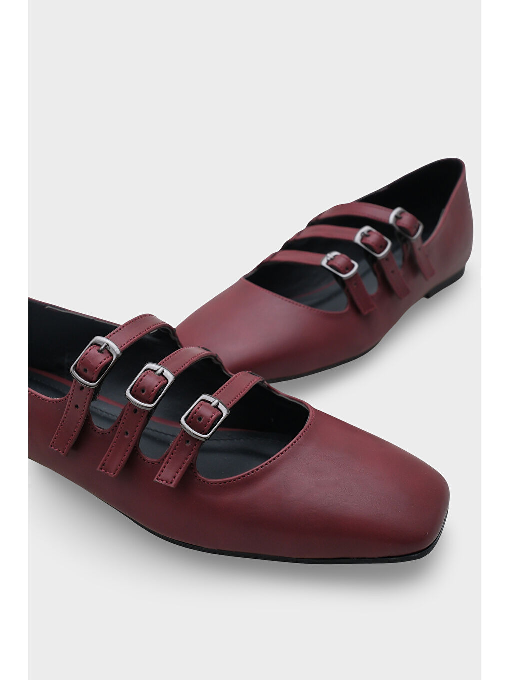 Bordo Marcelle Küt Burunlu Üç Tokalı Bantlı Kadın Babet-1