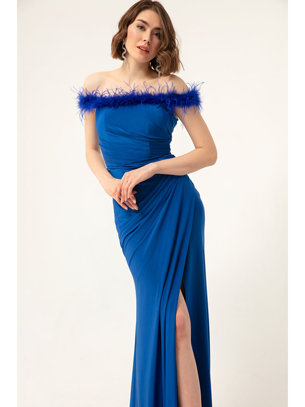 Mavi Kadın Saks Otrişli Kayık Yaka Yırtmaçlı Uzun Abiye Elbise-1