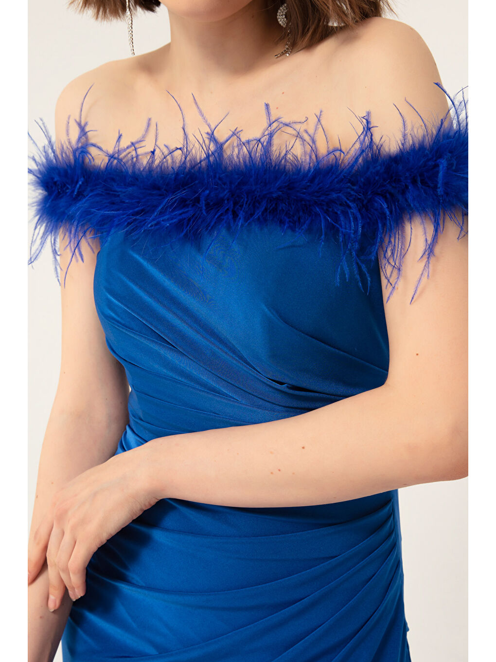 Mavi Kadın Saks Otrişli Kayık Yaka Yırtmaçlı Uzun Abiye Elbise-3