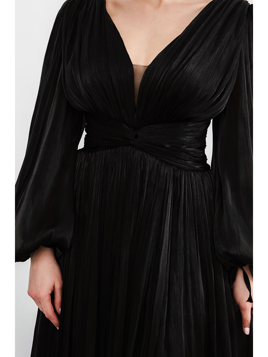 Kadın Siyah V Yaka Yırtmaçlı Uzun Abiye Elbise-3