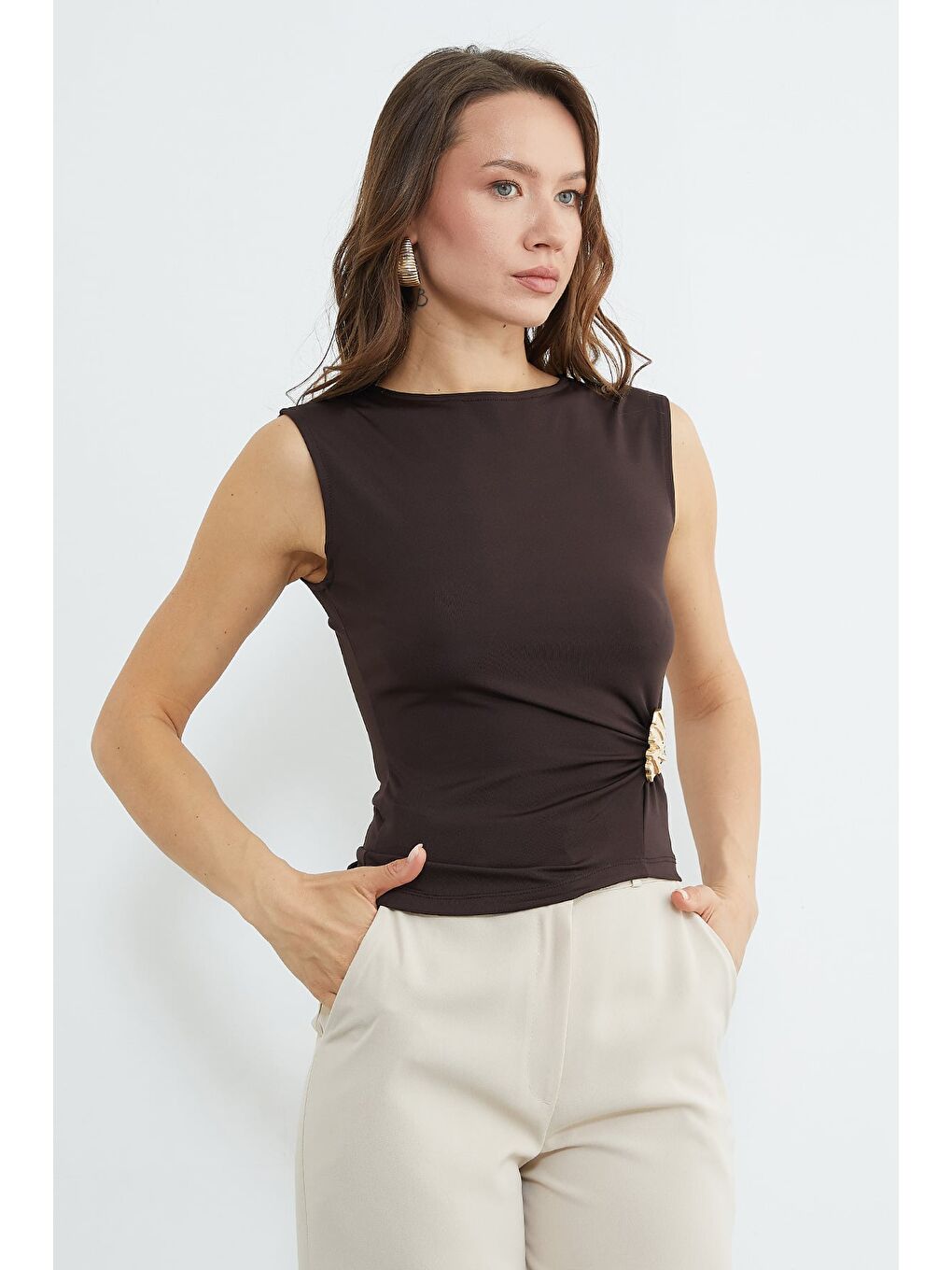 Kahverengi Toka Detaylı Bisiklet Yaka Bluz-1