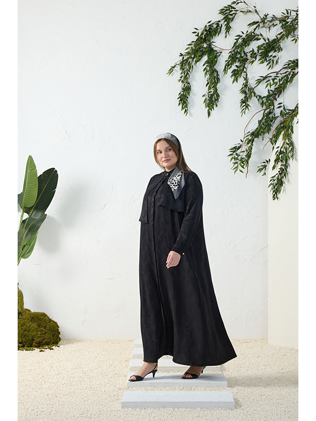 Siyah Asimetrik Rüzgarlı Ferace