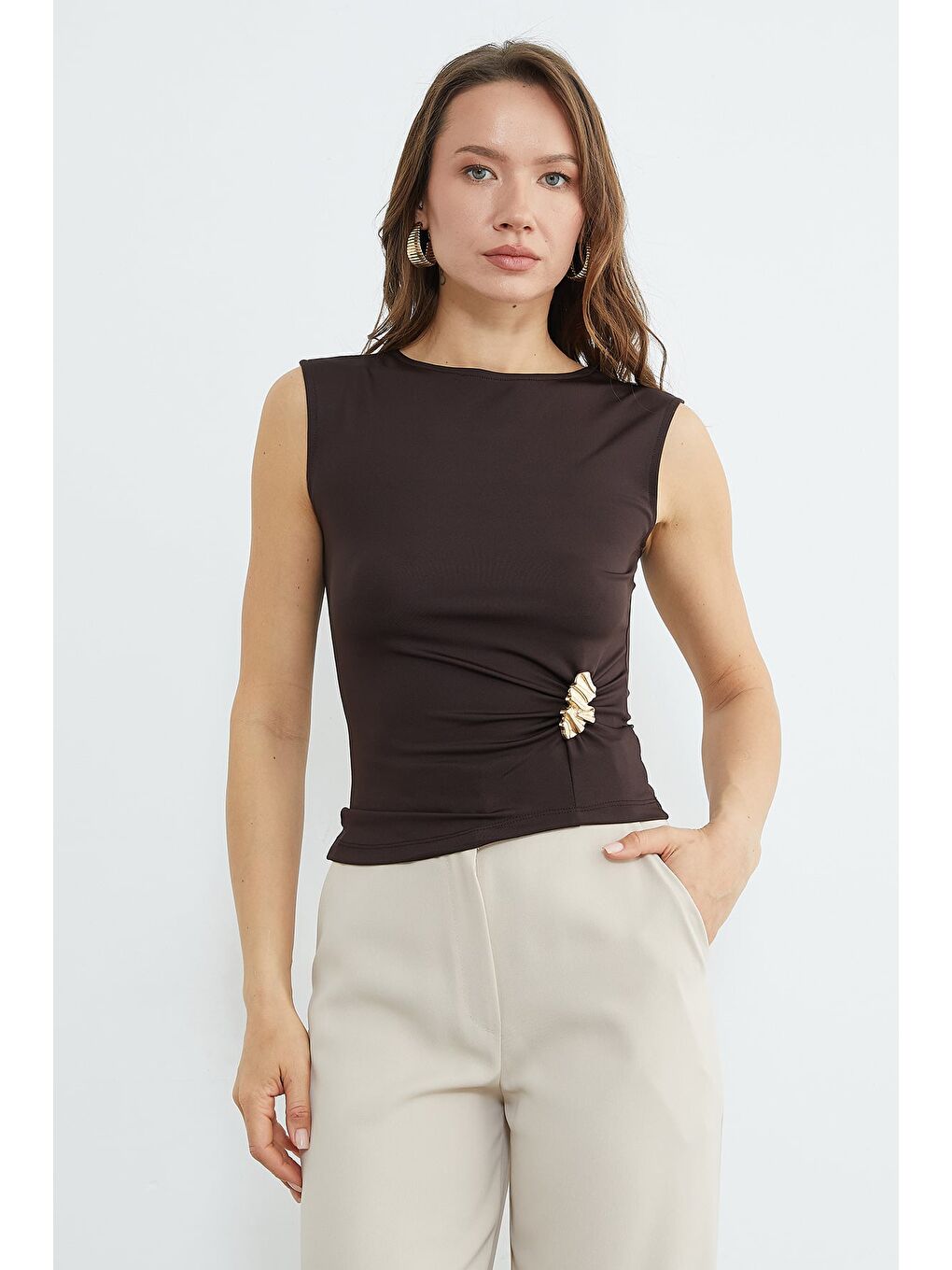 Kahverengi Toka Detaylı Bisiklet Yaka Bluz-2