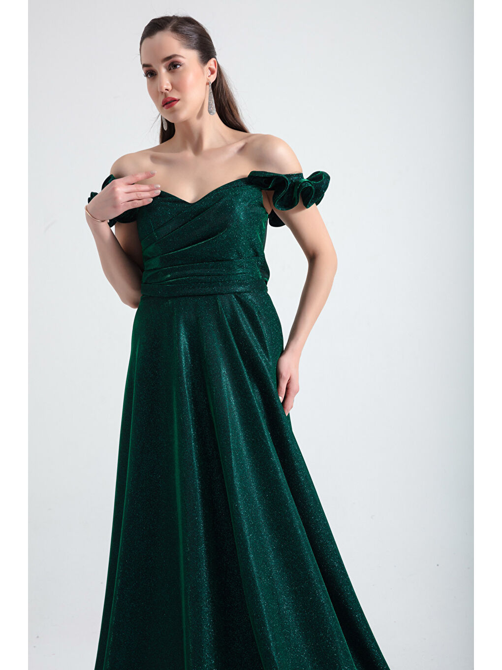 Kadın Zümrüt Yeşili Kolları Fırfırlı Simli Uzun Abiye Elbise-1