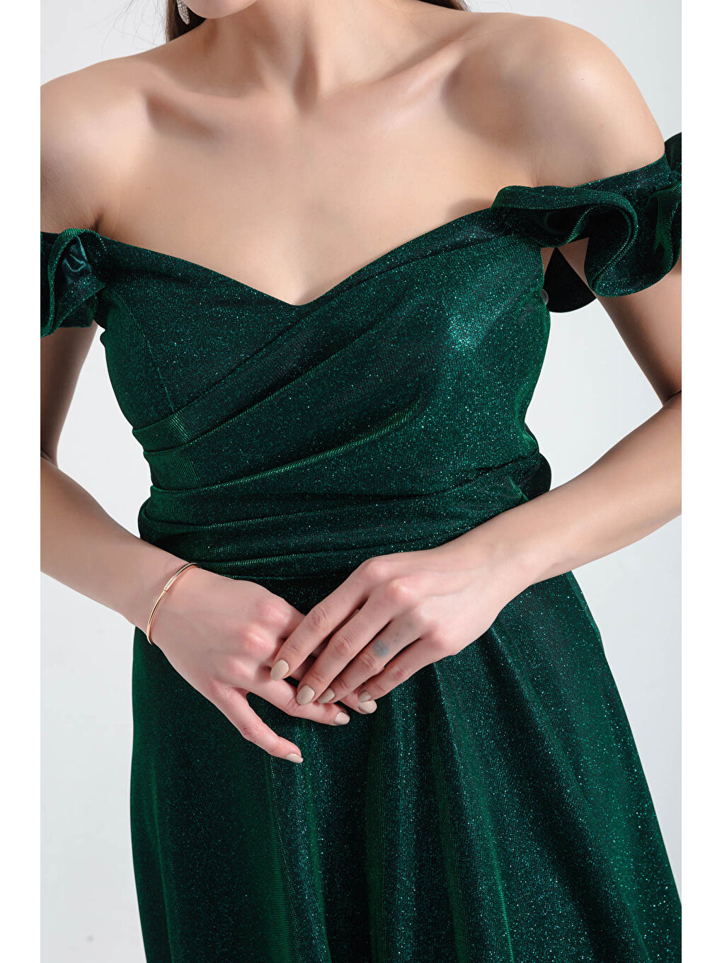 Kadın Zümrüt Yeşili Kolları Fırfırlı Simli Uzun Abiye Elbise-3