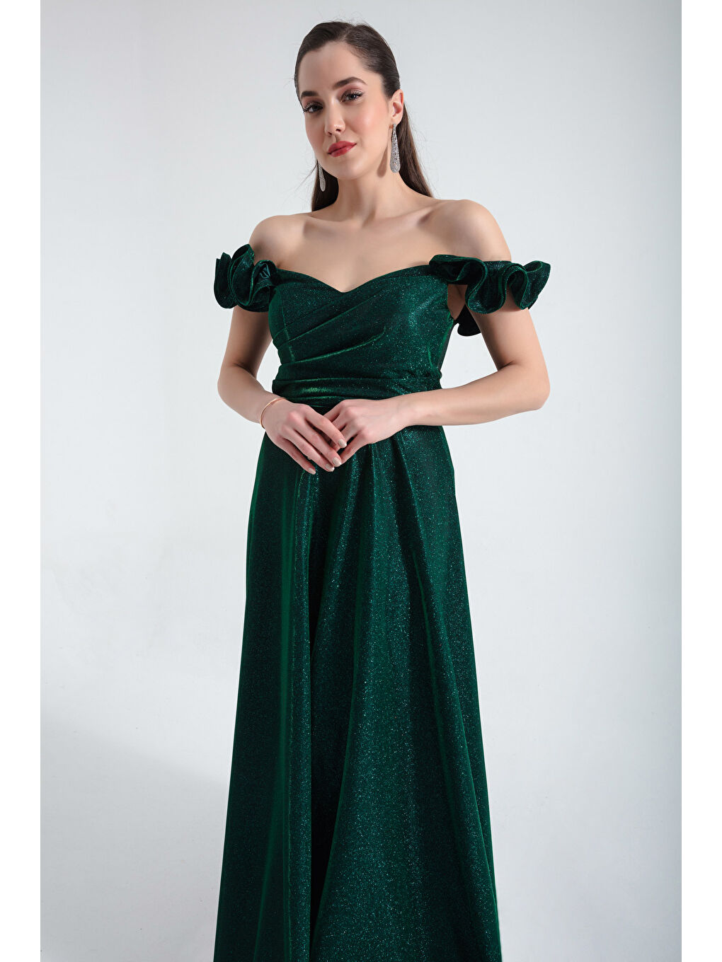 Kadın Zümrüt Yeşili Kolları Fırfırlı Simli Uzun Abiye Elbise-4