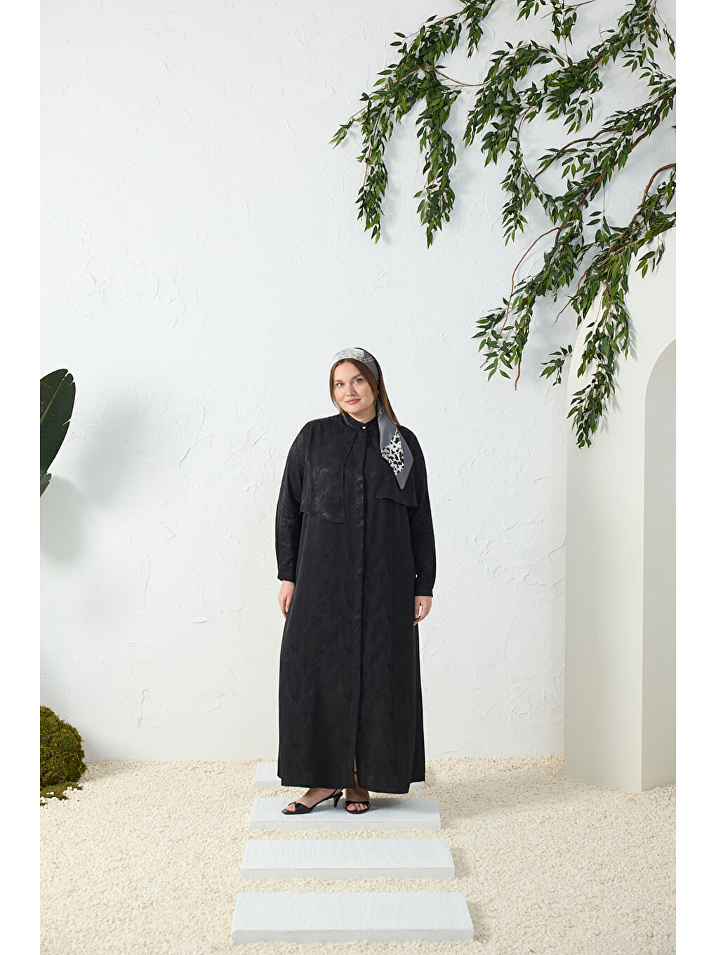 Siyah Asimetrik Rüzgarlı Ferace-1