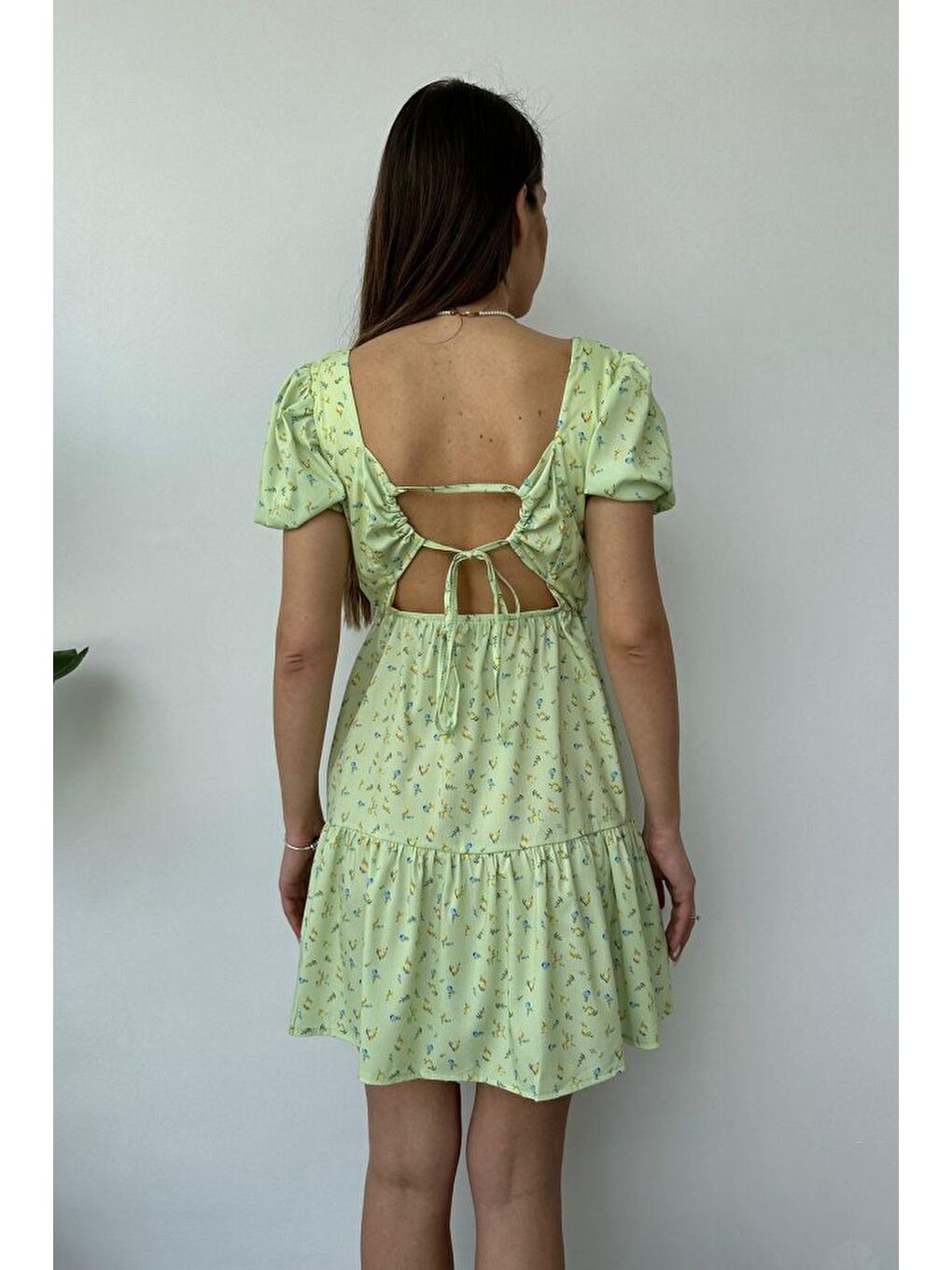 Yeşil Sırt Dekolteli Elbise-1