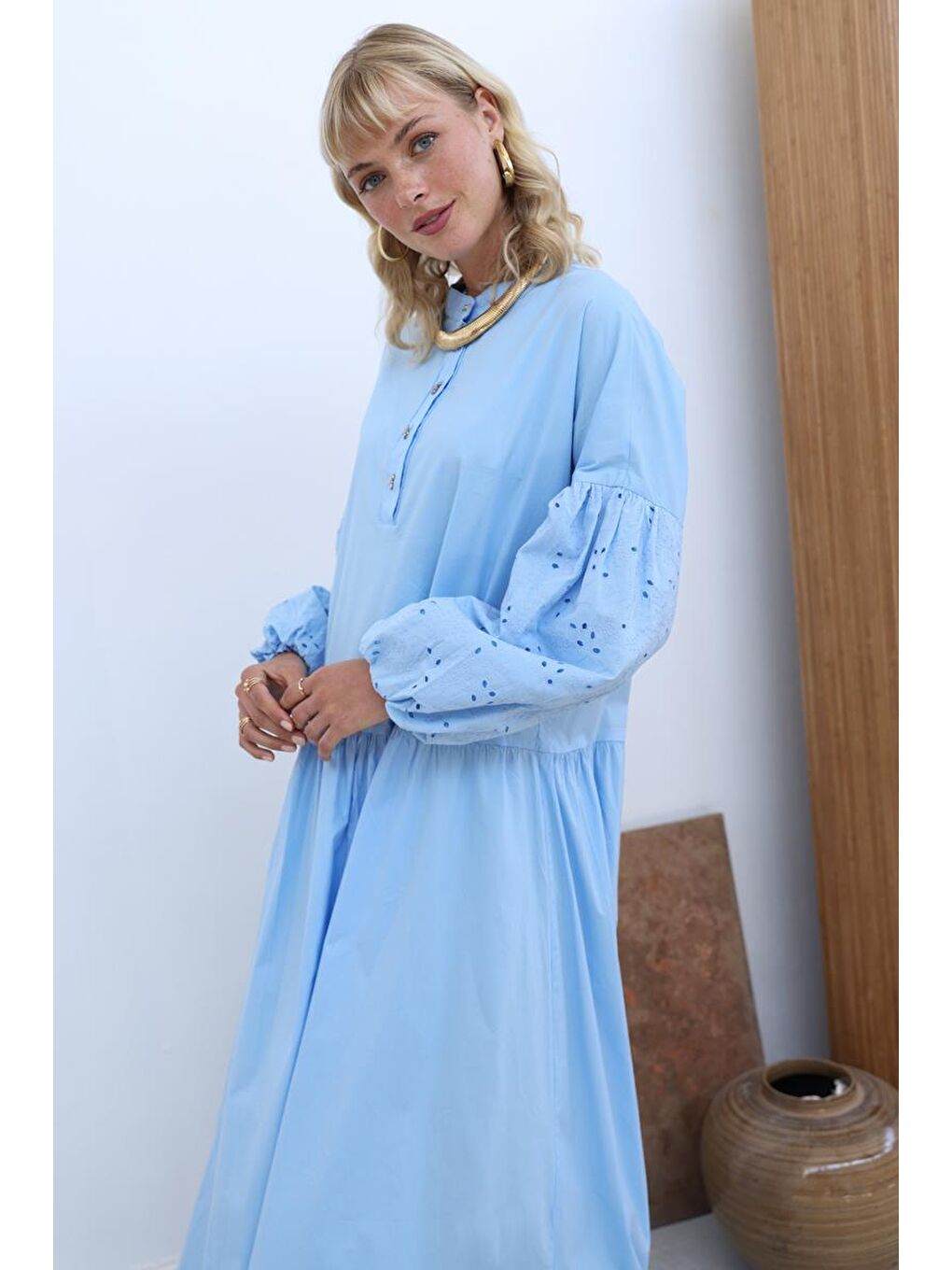 Mavi-Pamuklu Yarım Patlı Fistolu Elbise-5