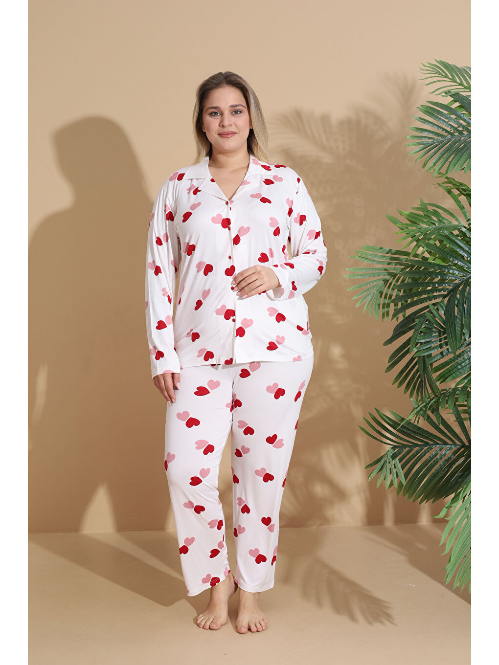 Ekru Yumuşak Dokulu Milan Kumaş Önden Düğmeli Büyük Beden Kadın Pijama Takımı 1075-1