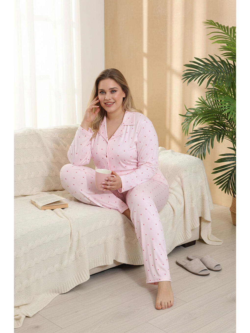 Pembe Yumuşak Dokulu Milan Kumaş Önden Düğmeli Büyük Beden Kadın Pijama Takımı 1075-1