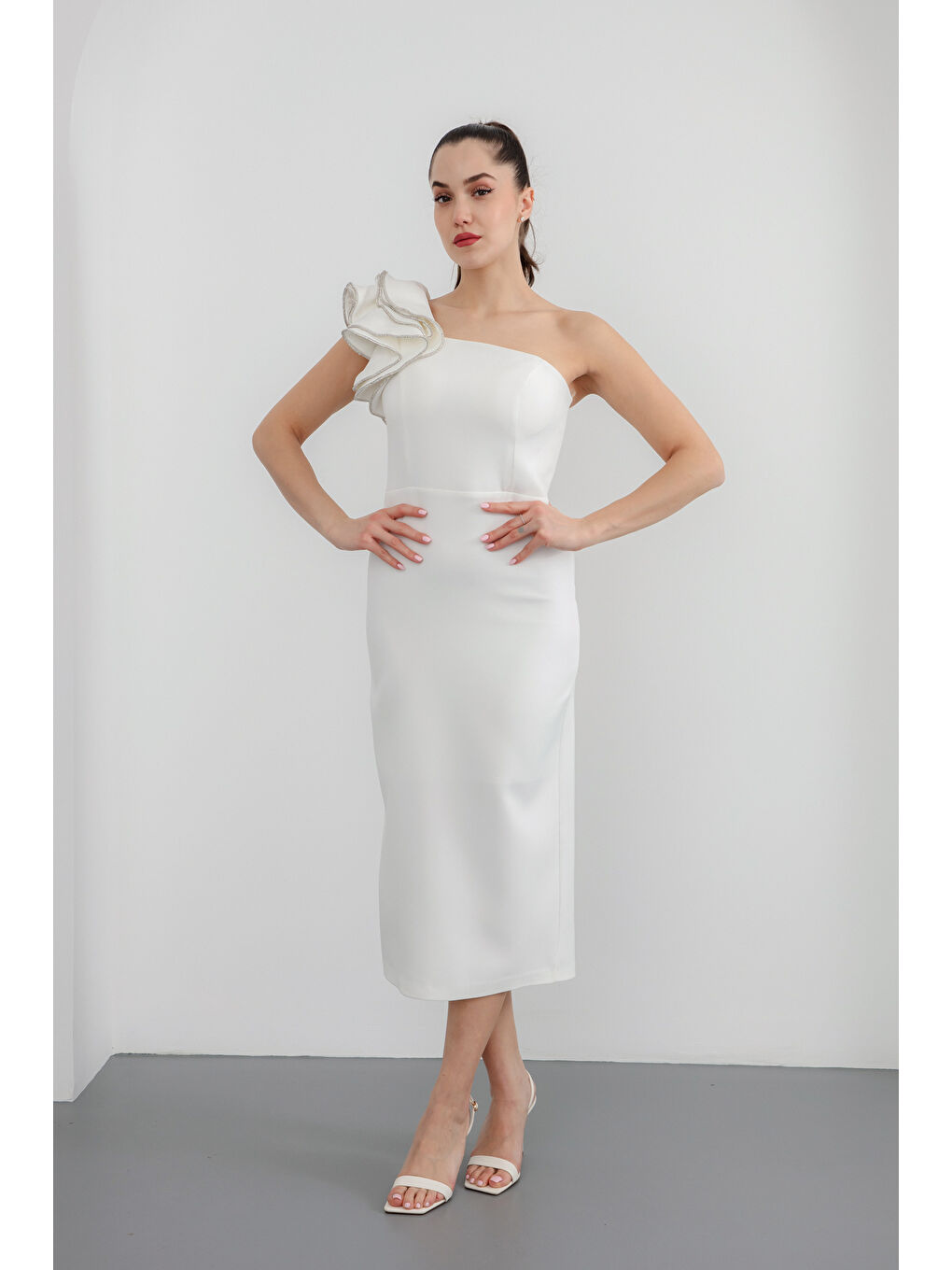 Kadın Beyaz Tek Omuz Midi Abiye Elbise-3