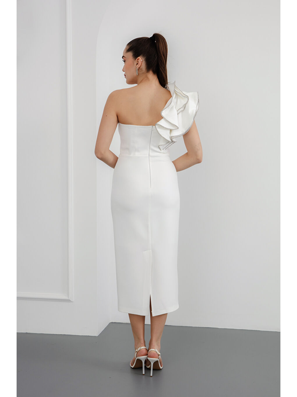Kadın Beyaz Tek Omuz Midi Abiye Elbise-4