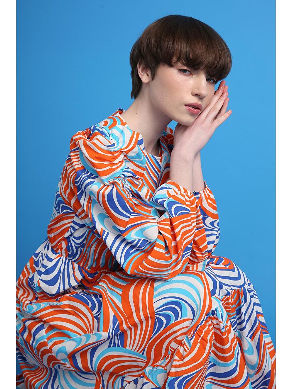 Turuncu-Saks-%100 Pamuk Kolları Beli Büzgü Detaylı Fermuar Kapamalı Fırfırlı Elbise-4