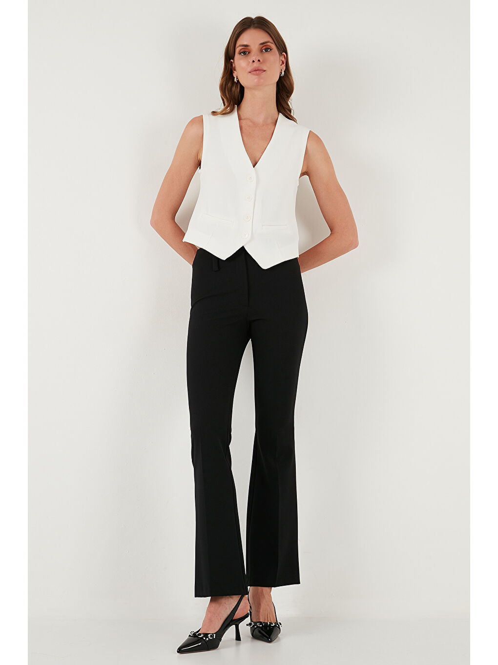 Beyaz Streç Fitted Fit V Yaka Düğmeli Kadın Yelek 5865971-1