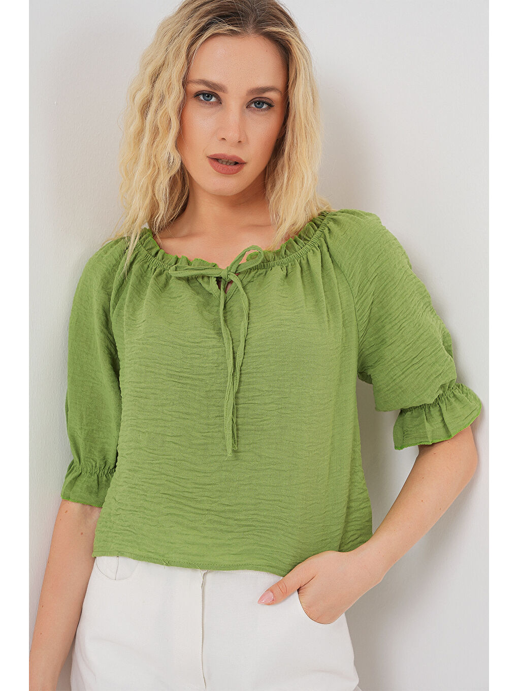 Kadın Yakası Fırfır Detaylı Bluz 959 - E.Yeşil-2